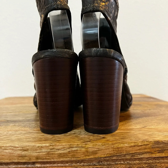 Patricia Nash Soft Gold Gilded Shootie Sandals - Picture 6 of 11